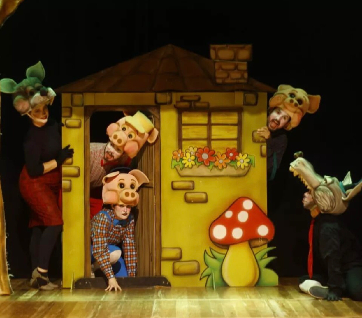 Os Três Porquinhos, um dos espetáculos que integram o Festival de Férias do Teatro Colinas, em São José dos Campos.