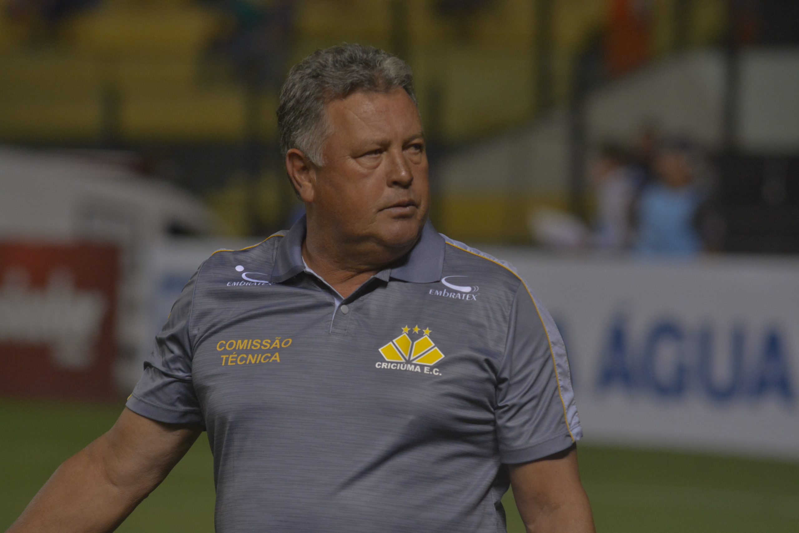Roberto Cavalo enquanto comandava o Criciúma (SC)