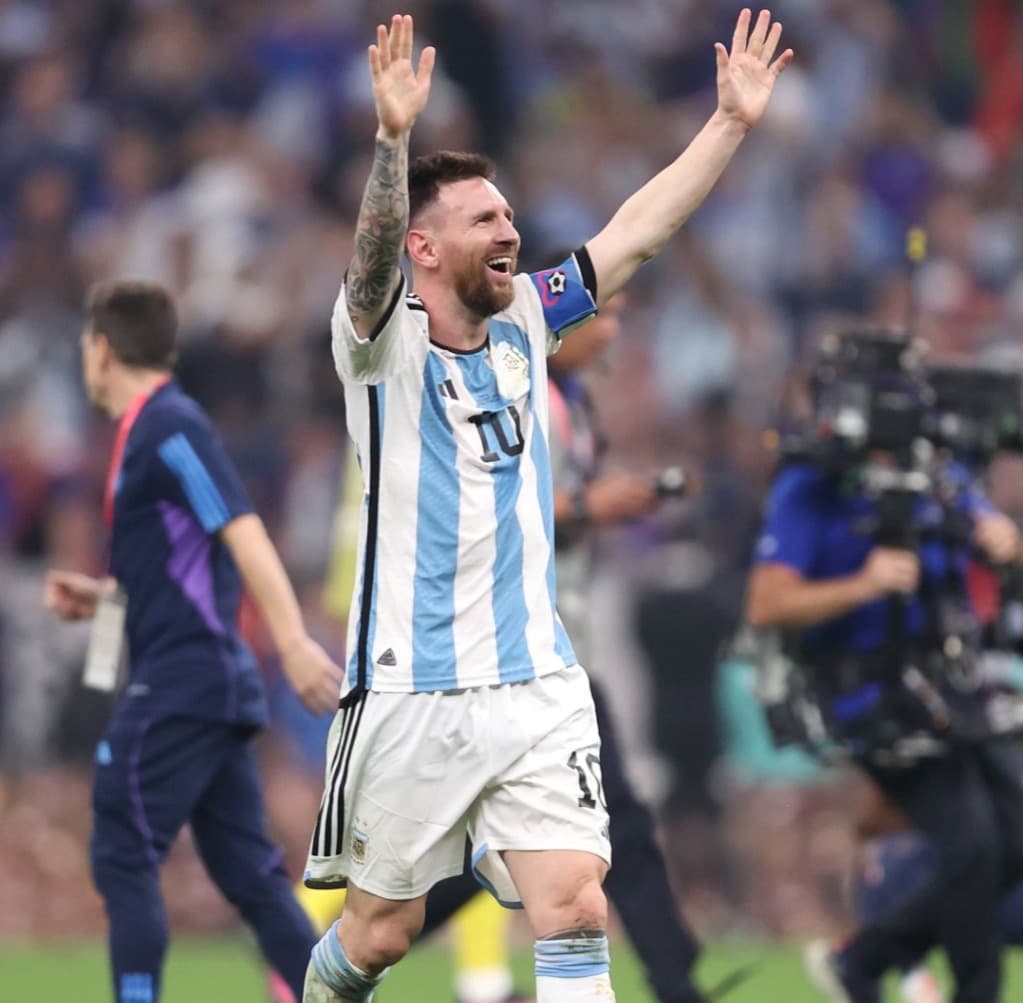 Lionel Messi realizou o grande sonho da sua vida neste domingo (18)