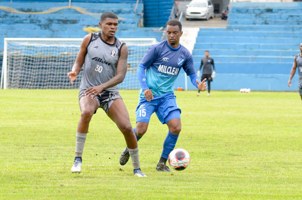 Imagem do jogo-treino entre EC Taubaté e Resende (RJ) no Joaquinzão