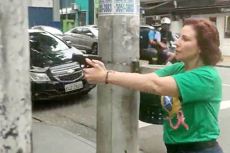 carla zambelli arma