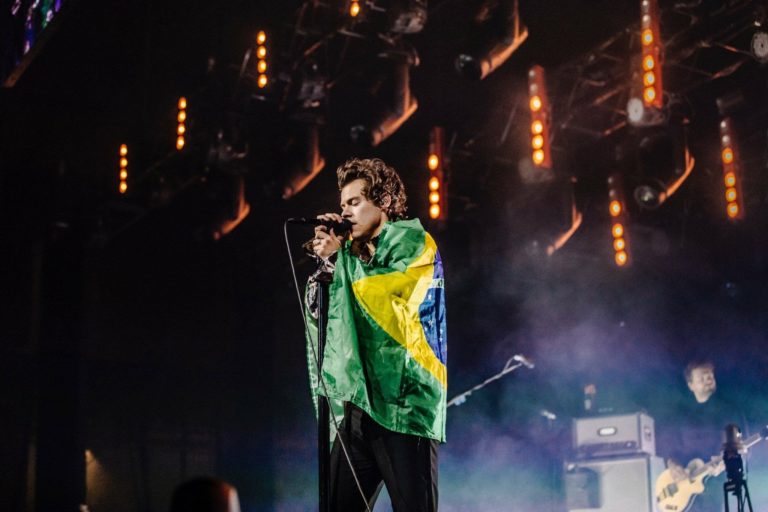 Harry Styles em show da nova turnê pelo Brasil