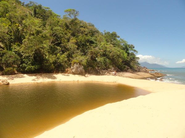 praia da lagoa em ubatuba, uma das melhores praias desertas de ubatuba