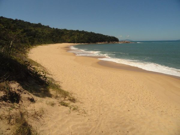 praia da lagoa em ubatuba, uma das melhores praias desertas de ubatuba