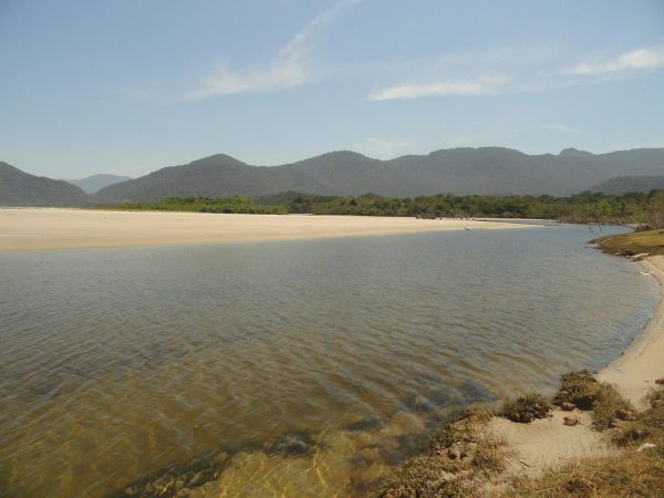 praia das bicas em ubatuba