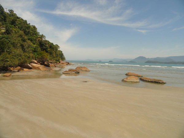 praia das bicas em ubatuba