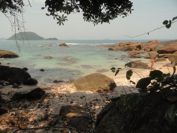 praia das conchas, uma das melhores praias desertas de ubatuba