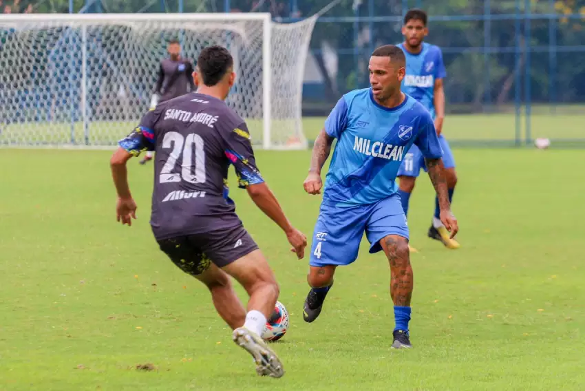 EC Taubaté contra o Santo André