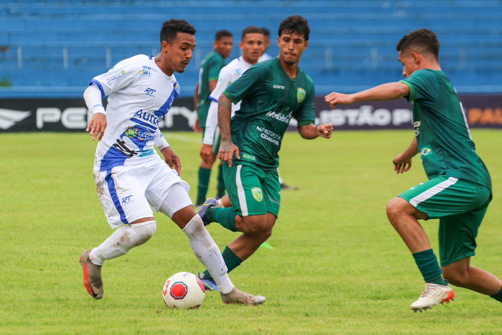 Jogo entre EC Taubaté e Porto Vitória (ES), no Joaquinzão