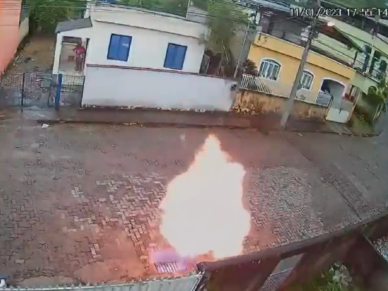 fogo em bocas de lobo em rio pomba (mg)