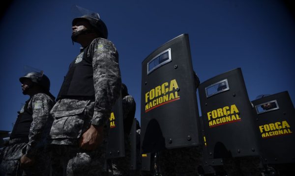 img-responsive imagem com agentes da Força Nacional, do Brasil; foto ilustra a prorrogação da Força Nacional em terras indígenas, no sul de Roraima.