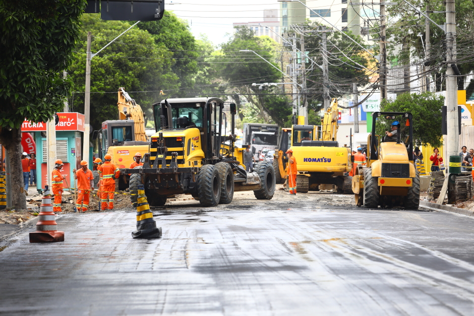 obras na rua 15 de novembro, no centro de são josé dos campos