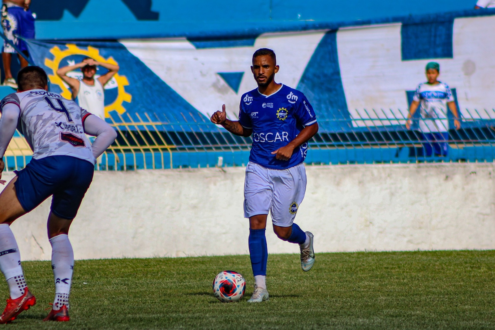 jogador do são josé ec em campo durante partida no campeonato paulista