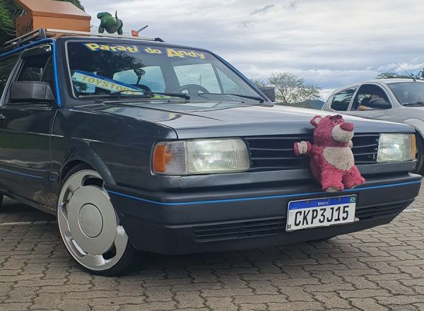 urso lotso, vião em toy story 3, pndurado no parachoque da parati