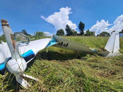 avião que caiu em estrada de taubaté destruído