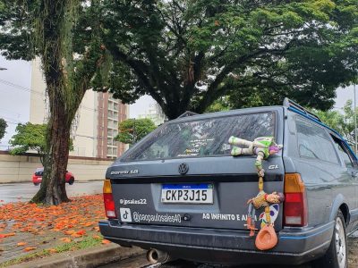 paraty do andy com bonecos do toy story pendurados