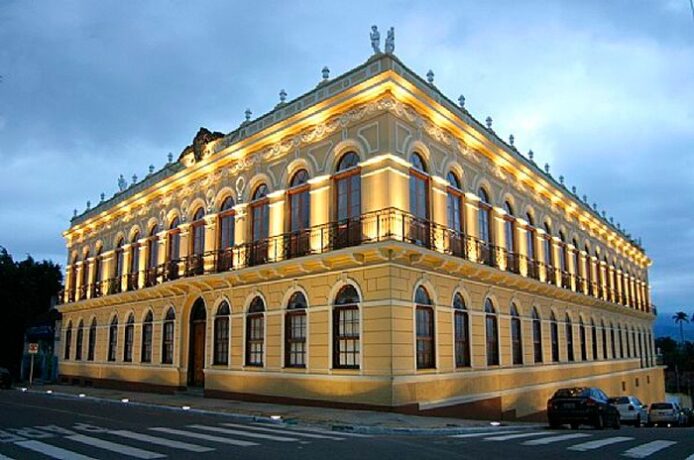 Fachada do Museu Histórico e Pedagógico D Pedro I e D Leopoldina, em Pindamonhangaba; foto ilustra abertura das inscrições para o 5º Salão Online de Humor.