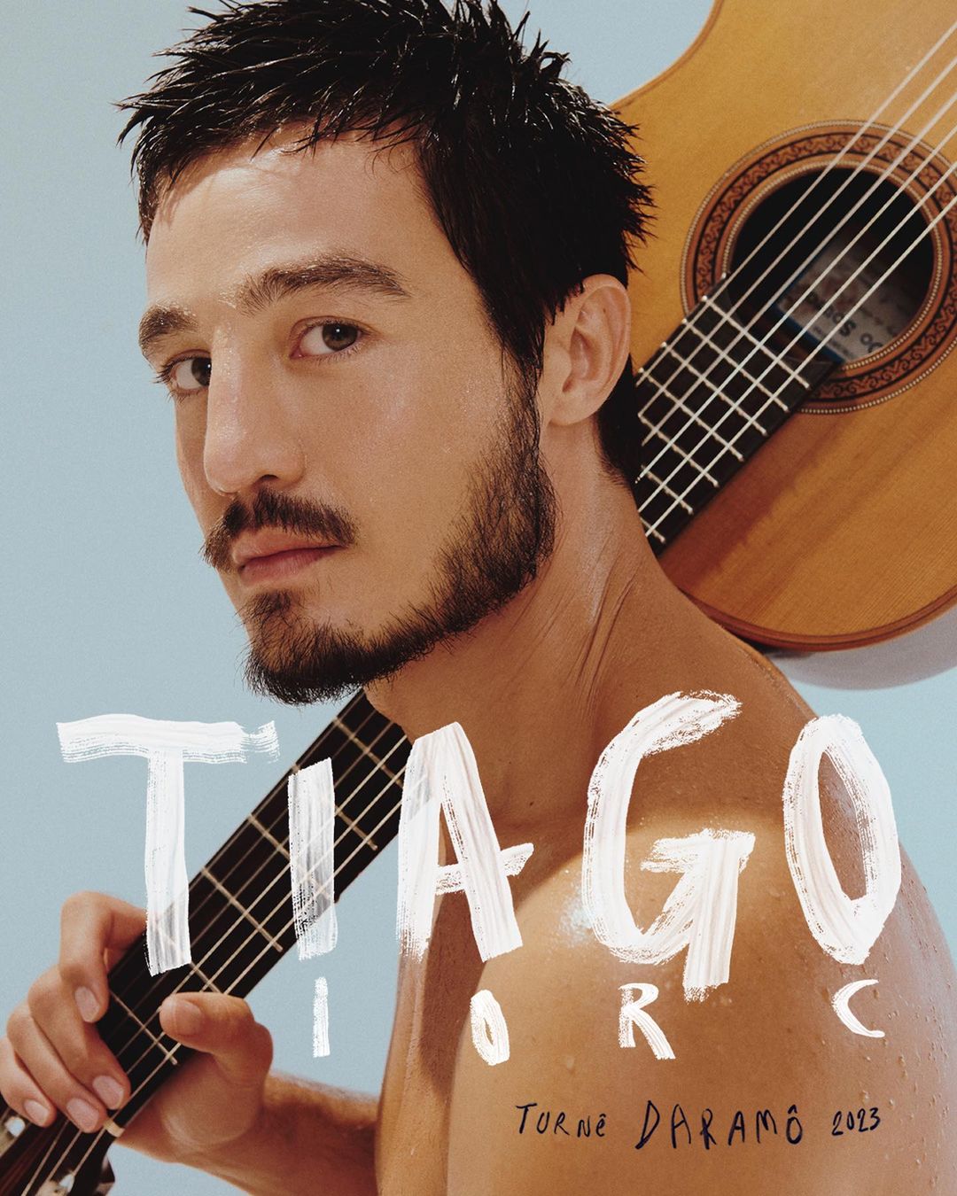 imagem do banner da turnê de Tiago Iorc; foto ilustra matéria sobre Em nova turnê, cantor Tiago Iorc realizará show em SJC