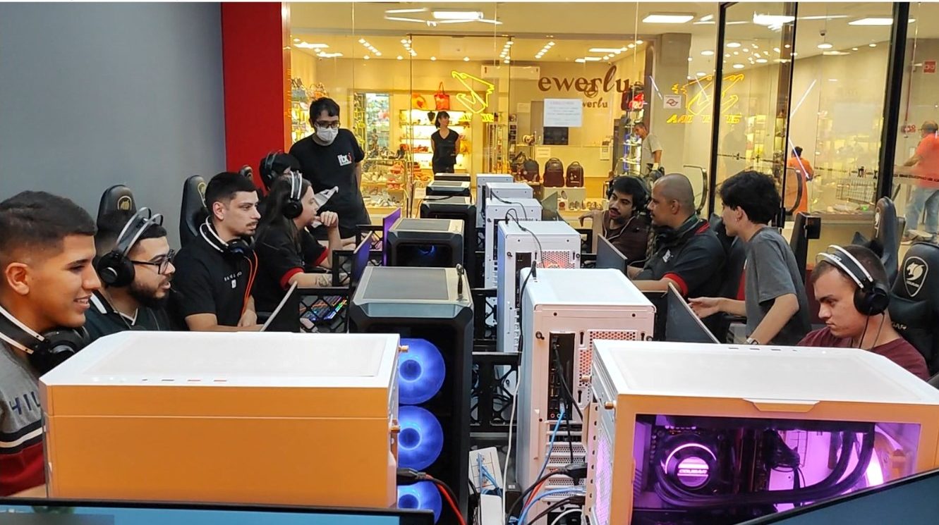 gamers na arena itx gamer em são josé dos campos durante campeonato de cs