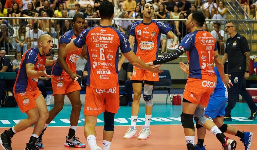 time do são josé vôlei comemorando em partida contra o minas pela copa do brasil