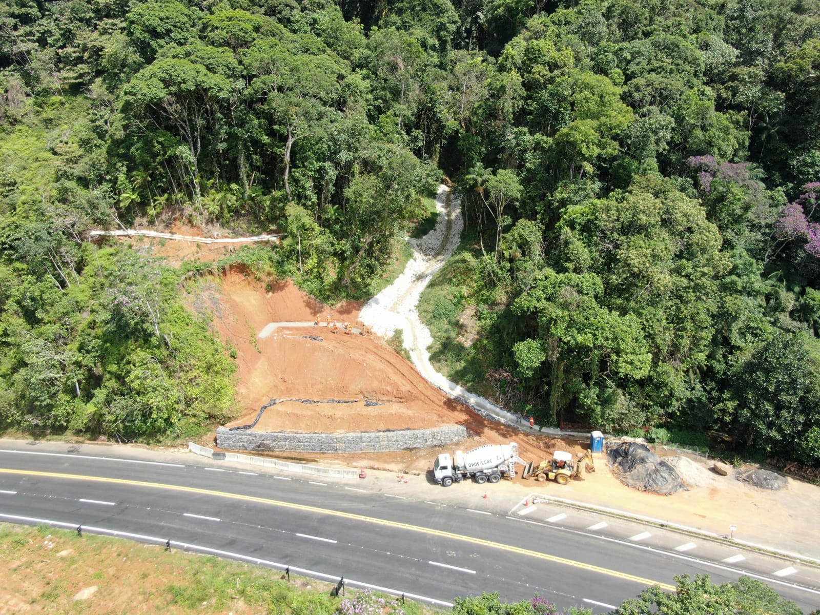 Vista aérea do talude na Rodovia Rio-Santos, causado pelas fortes chuvas em 2022.