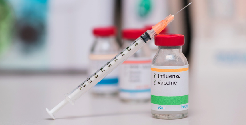 Foto mostra frascos de vacina contra a Influenza, ilustrando matéria sobre Jacareí.