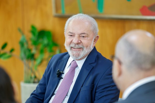 Lula diz "não ter dúvidas" de que Bolsonaro planejava um golpe