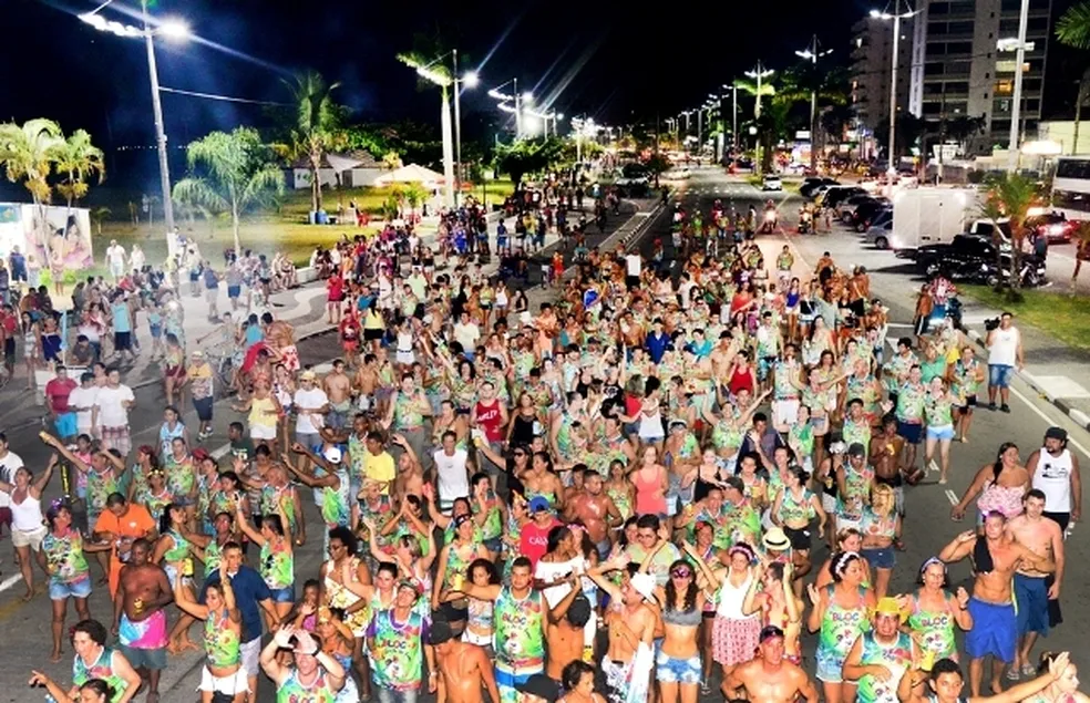 imagem de bloco de carnaval; foto ilustra matéria sobre Caraguatatuba monta esquema de trânsito para blocos do Carnabril