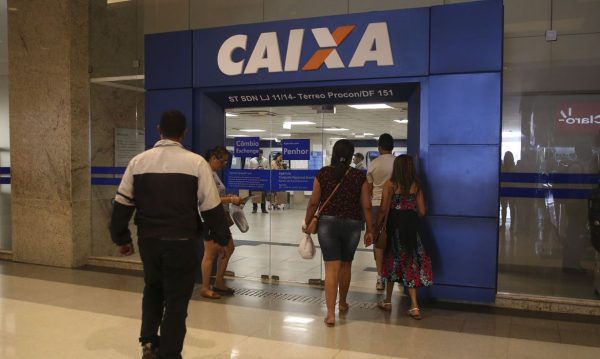 iamgem da agência de banco Caixa; foto ilustra matéria sobre Qualidade de atendimento dos bancos e plataformas cai em até 3,78%, mostra estudo