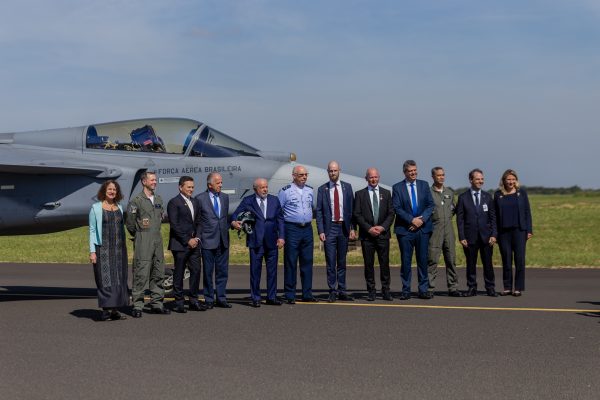 lula em inauguração de caça da Embraer