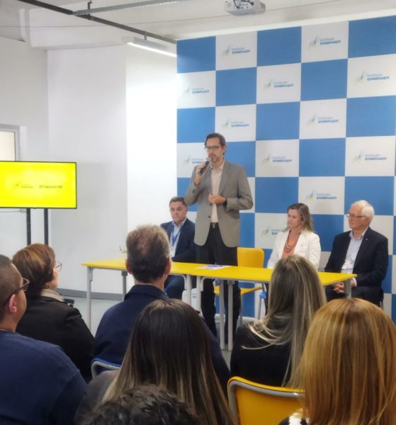 André Luiz Tachard, Diretor do Instituto Embraer anunciando parceria