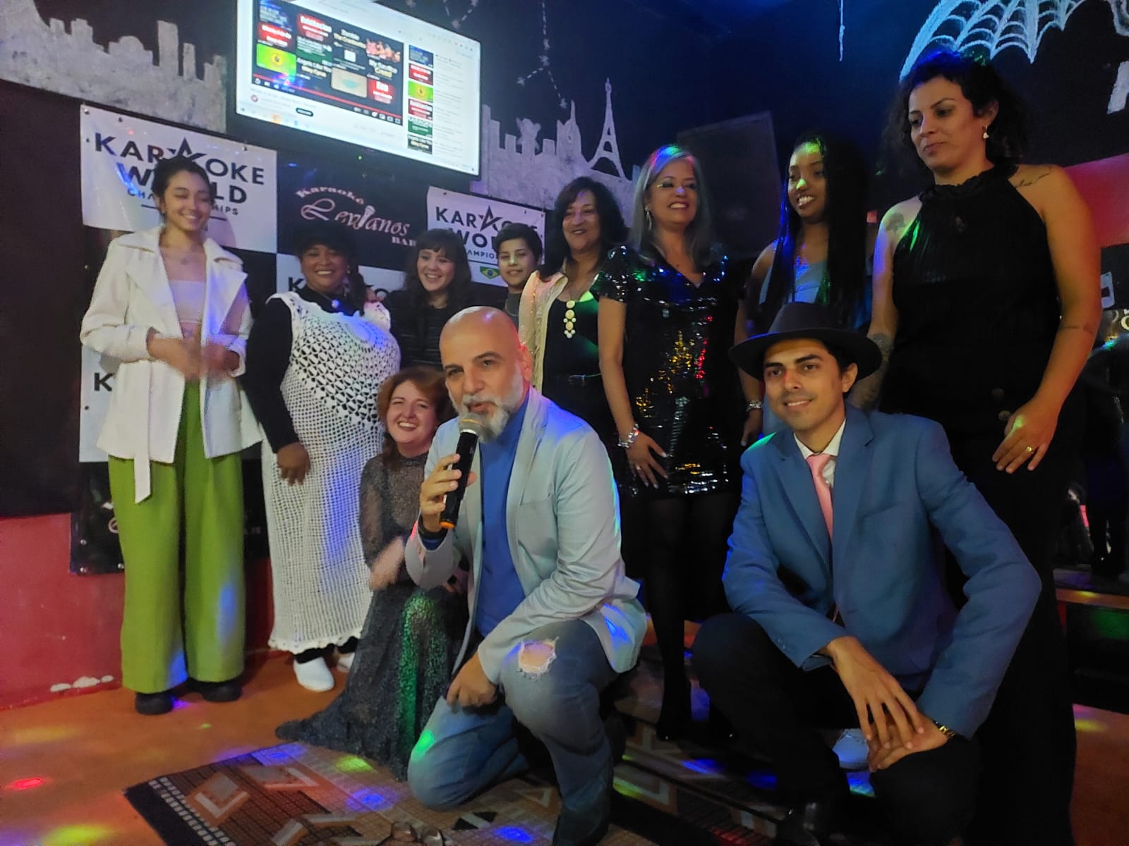 Semifinalistas na etapa Regional do Mundial de Karaokê no Levianos, em São José