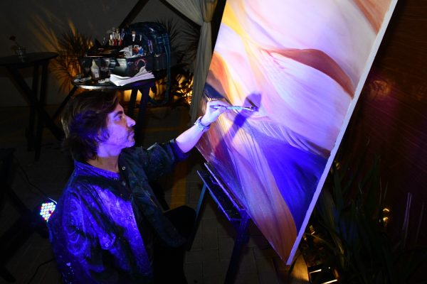 Homem pintando quadro