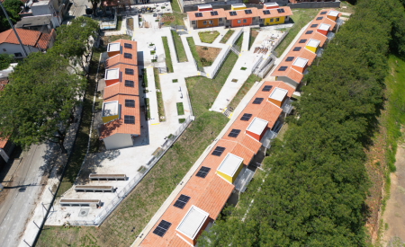 img-responsive Vista panorâmica de casas para idosos, construídas pelo Programa Vida Longa em Guaratinguetá