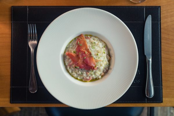 Prato branco com risoto