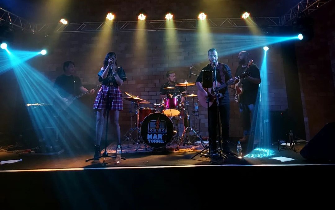 banda vintage sound box no palco. a banda vai se apresentar neste fim de semana no vicentina aranha