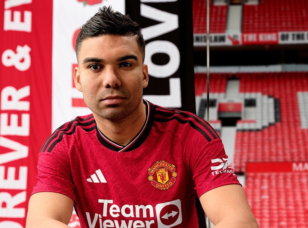 Casemiro estrela lançamento de nova camisa do United