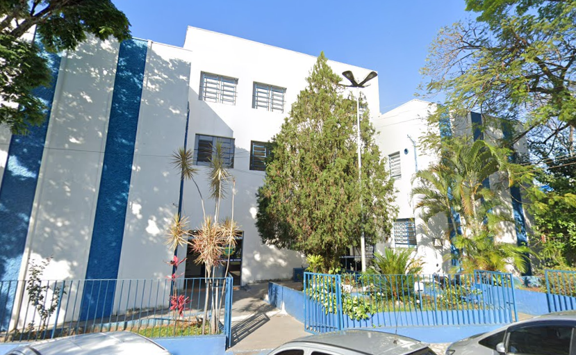 Fachada da escola Ezequiel em Taubaté