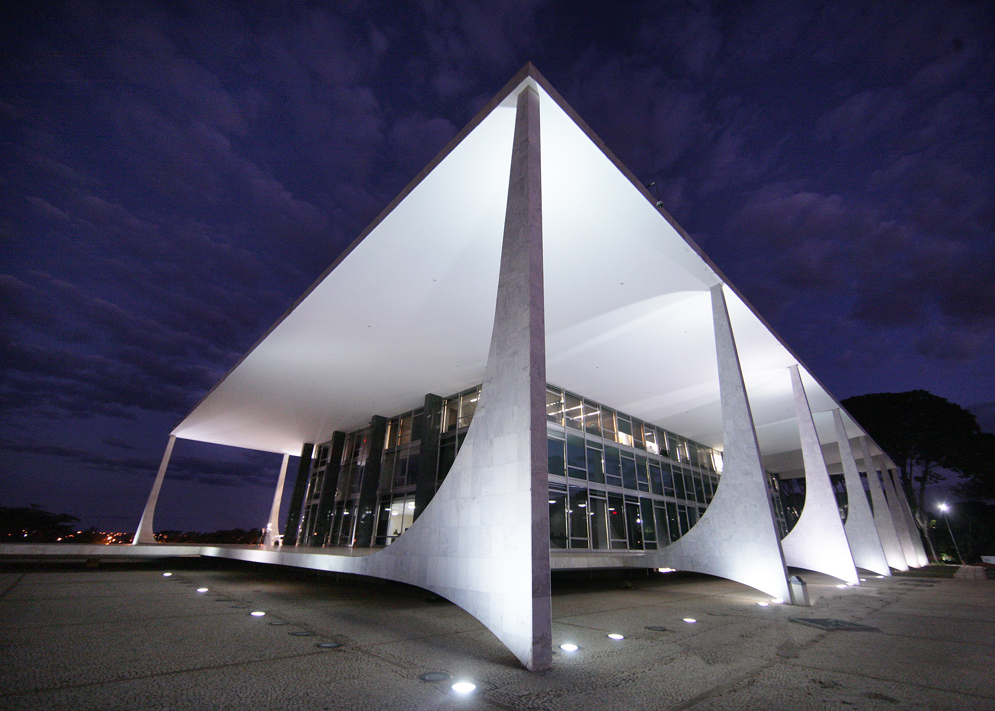 Vista Noturna do prédio sede do STF