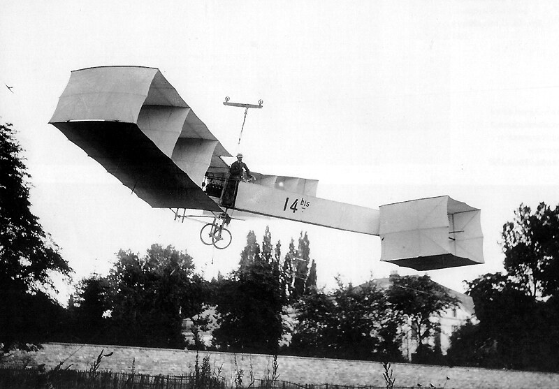 aeronave 14-bis, criação de Santos Dumont, que será homenageado em comemoração aos seus 150 anos