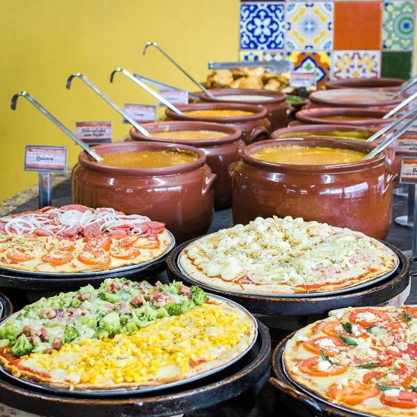 panelas com caldinho no restaurante avca preta em sjc