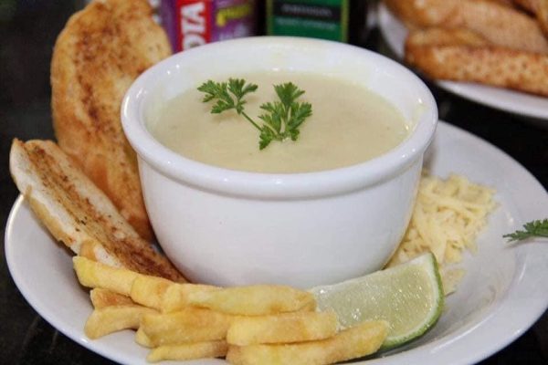 prato com caldinho e batatas e outros aperitivos no caldinho e pizzaria do são dimas em sjc