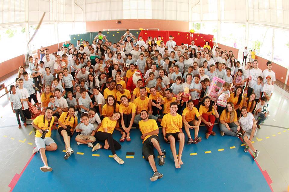 Festa de Natal da ONG sonhar acordado, que faz trabalho voluntário em São José.