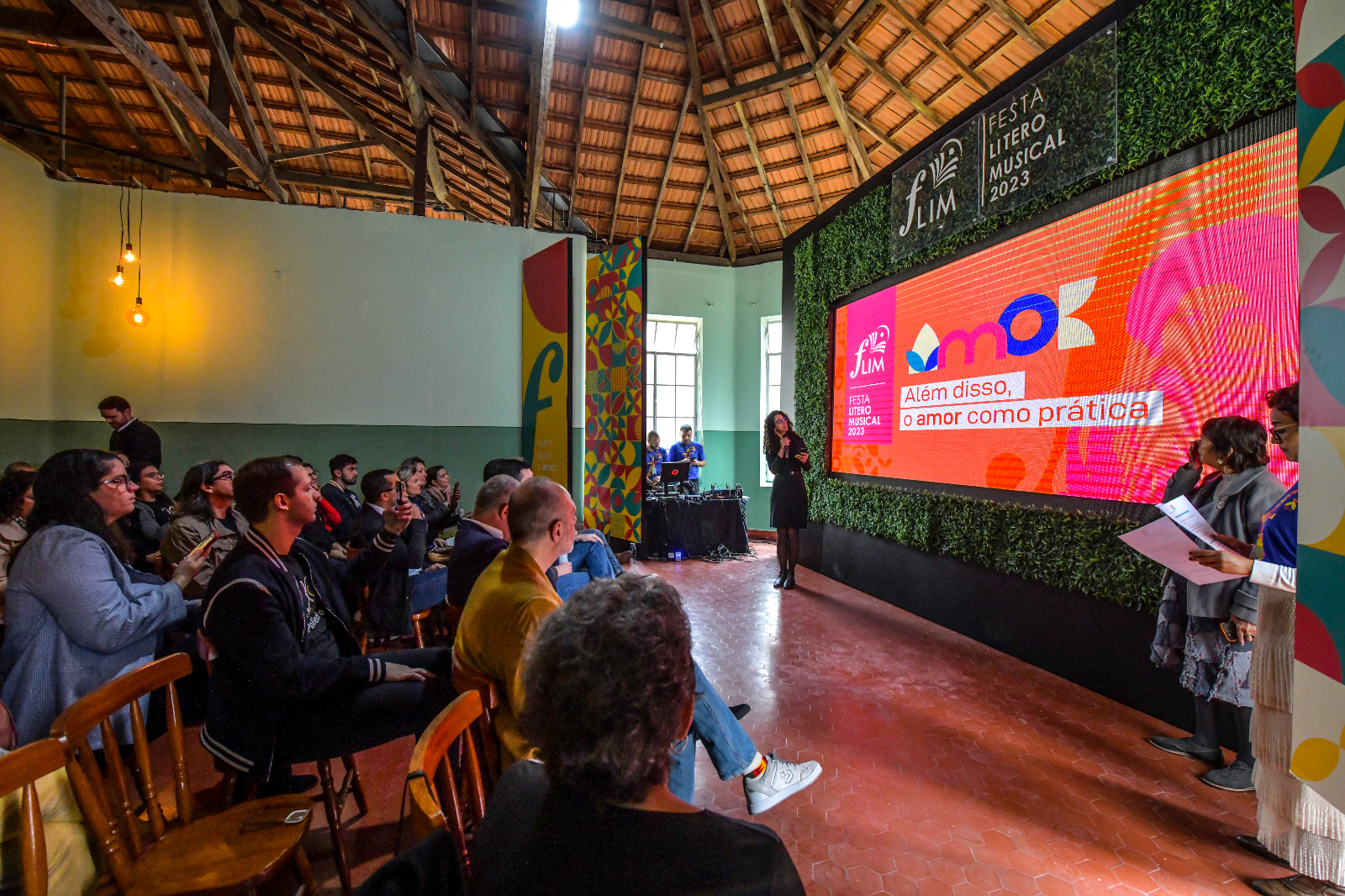 imprensa, equipe da FLIM, personalidades de são josé e outros convidados em coletiva de lançamento oficial da programação da festa