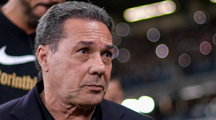 Vanderlei Luxemburgo, técnico do Corinthians, que manifestou pesar pela morte de torcedores do Vale vítmas de acidente de ônibus