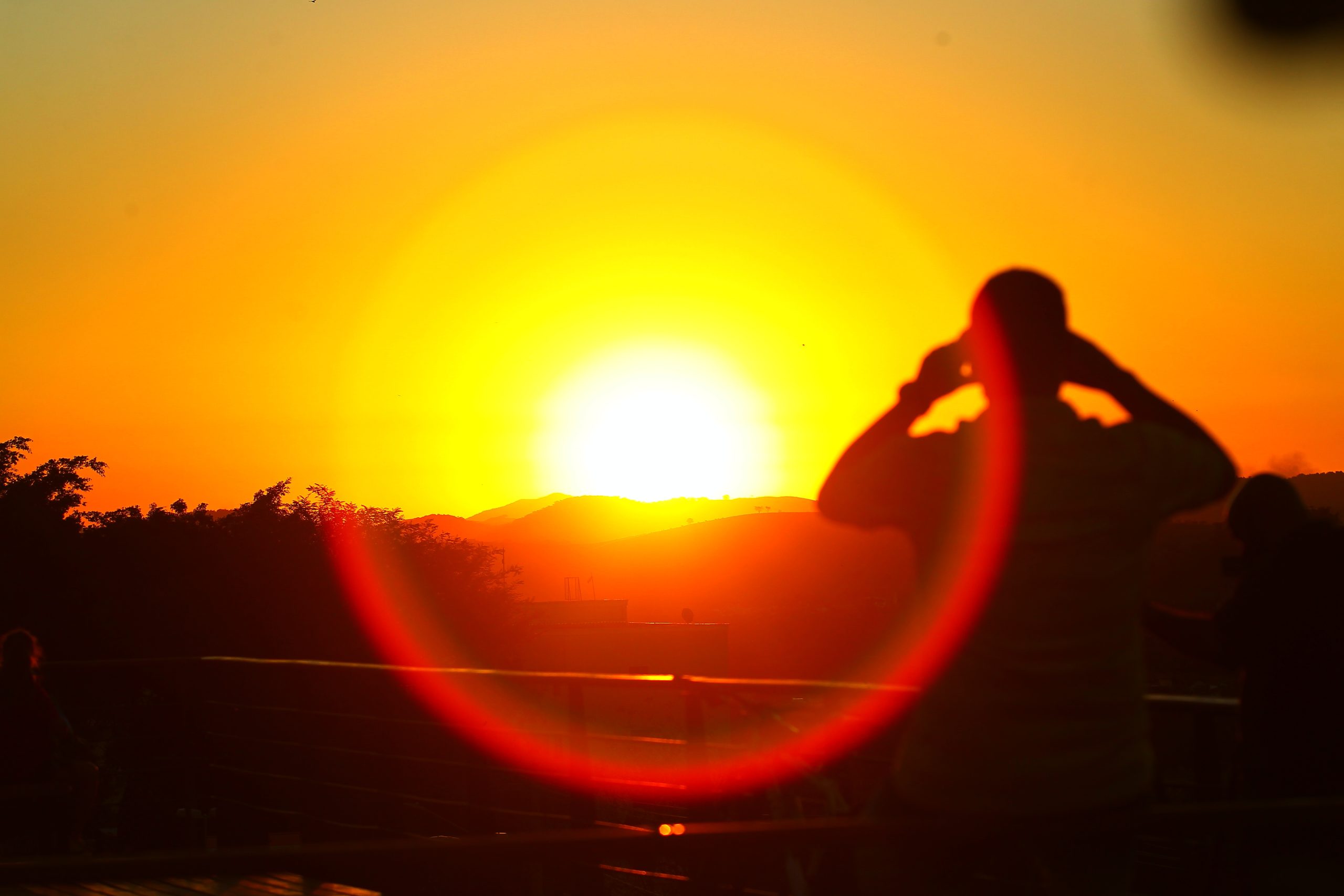 Sol em São José dos Campos ilustra onda de calor que vai atingir o Vale do Paraíba