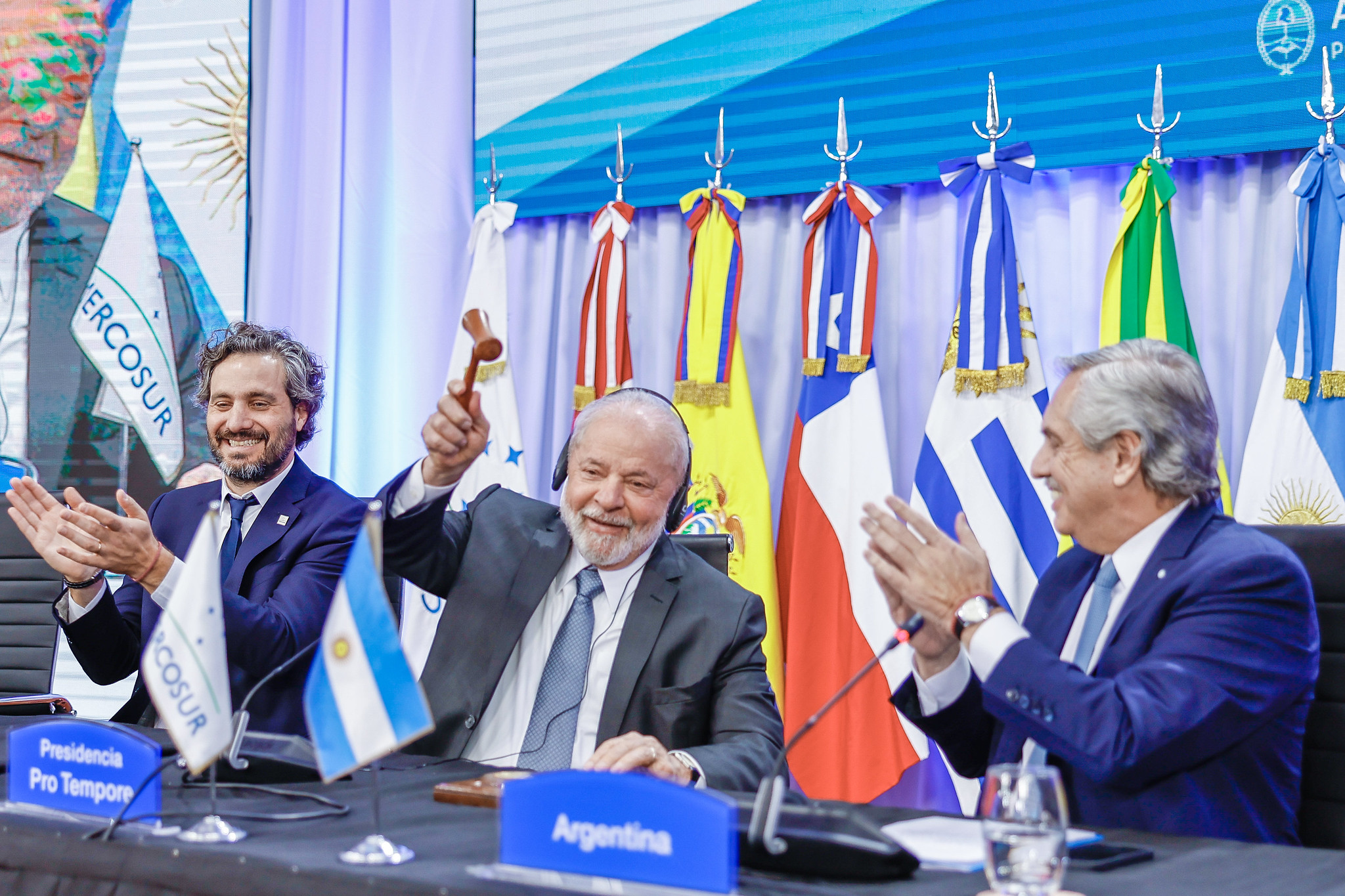 presidente lula ao lado de presidente da argentina em reunião do mercosul