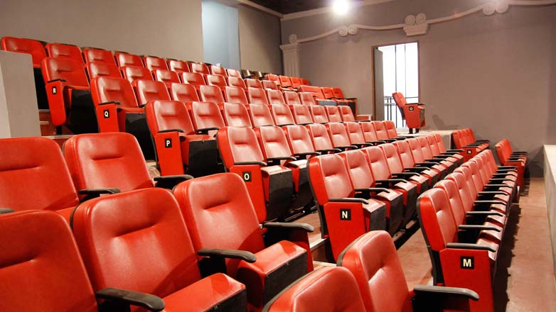 Poltronas do Cine Teatro Benedito Alves, onde será festival internacional de documentários em São José