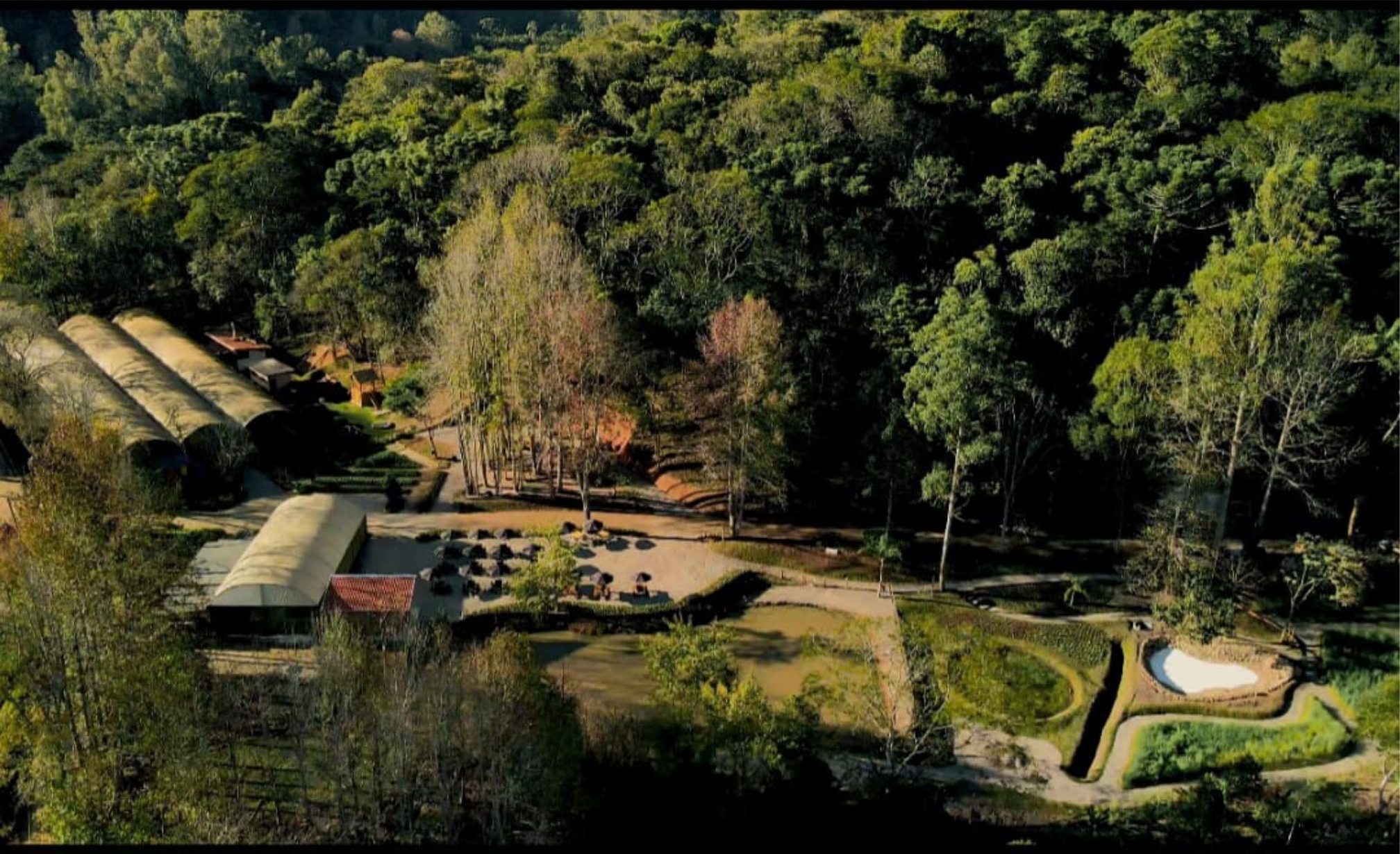 vista aérea do parque da terra em campos do jordão
