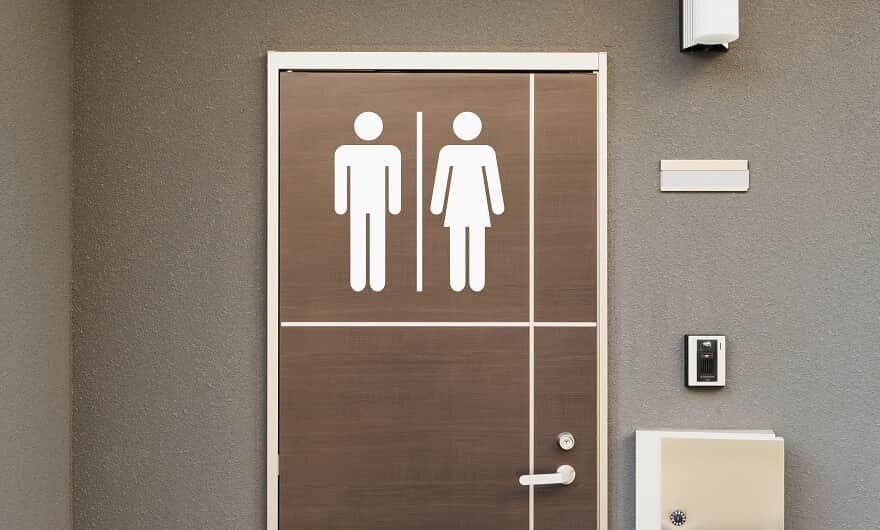 porta de banheiro unissex